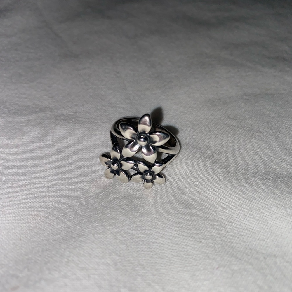 James Avery 3 flower ring